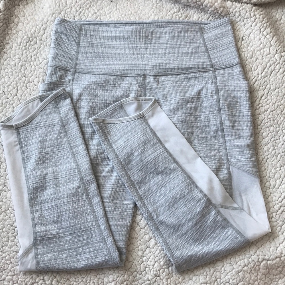 ⭐️grey and white mesh leggings capri